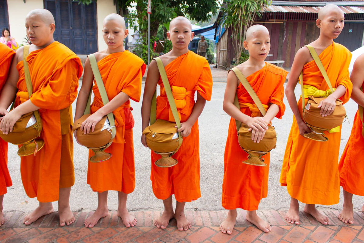 ทำบุญวันสารท: เส้นแบ่งบางๆ ระหว่างการแสดงความกตัญญู กับพิธีกรรมที่ไร้แก่นสาร?